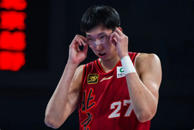 争议！周琦连拍视频为杜兰特霍姆格伦NBA全明星拉票 舆论却群嘲